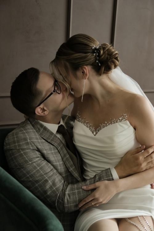 Свадебный стилист - первый специалист, которого встречает невеста в свой самый важный день. 03