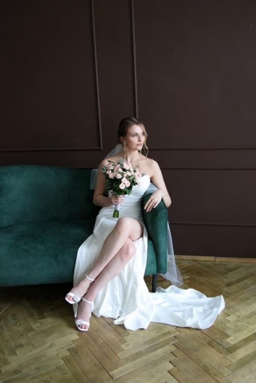 Свадебный стилист - первый специалист, которого встречает невеста в свой самый важный день. 02