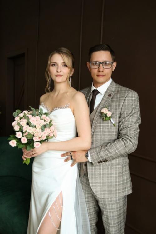 Свадебный стилист - первый специалист, которого встречает невеста в свой самый важный день. 01