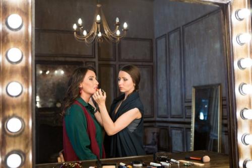 Учащиеся высших курсов моды, имиджа и стиля московской академии моды защитили дипломные проекты. 09