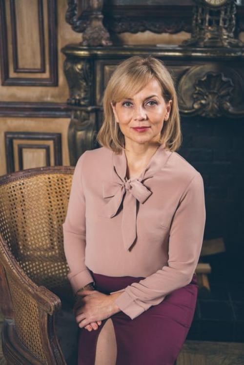 Учащиеся высших курсов моды, имиджа и стиля московской академии моды защитили дипломные проекты. 08