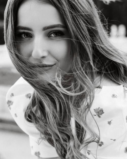 Когда коллеги ко мне приходят на съемку, я получаю колоссальную гордость за свою работу. 01