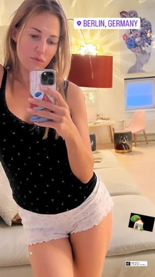 Такой видит только любимый: Мерьем узерли сверкнула телом без нижнего белья (фото). 01