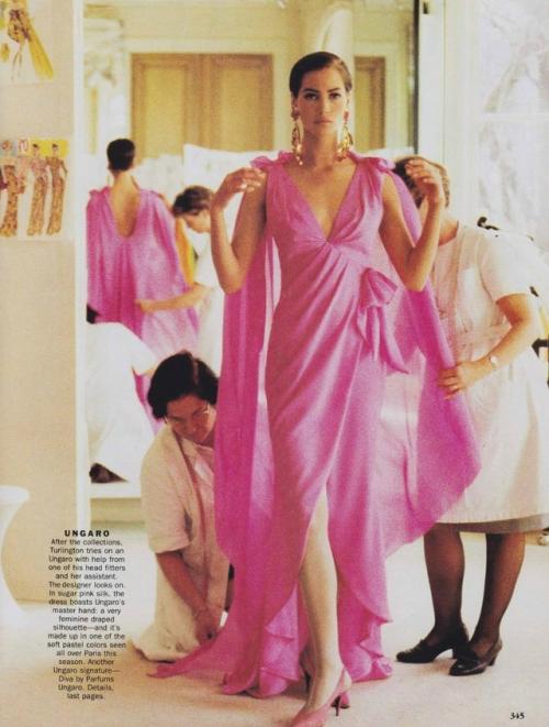 Листаямодныежурналы. Идеальный образ для женственного вечернего наряда - аккуратная прическа, выразительный макияж! 04