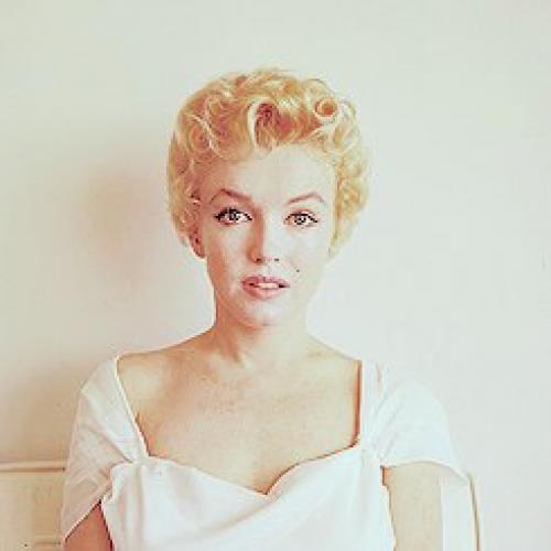 Мэрилин Монро сфотографирована Милтоном Грином в июне 1956 года. 01