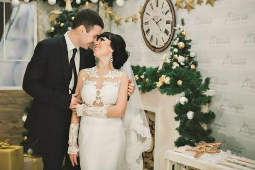 Дорогие невесты?  Запись на свадебный макияж и прическу заполняется? 09