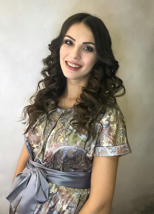 Здравствуйте?  Меня зовут Светлана, я профессиональный стилист - визажист c опытом работы более 2, 5 лет. 04