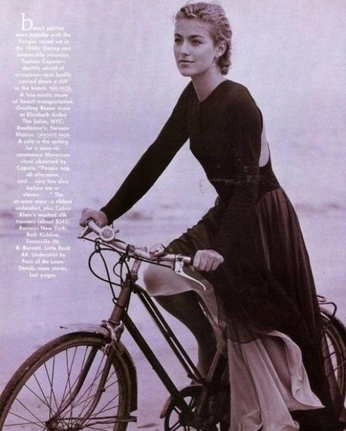 Модель Элейн Ирвин в фотоистории Мечта о Танжере для журнала Voque, январь 1990 года. 02