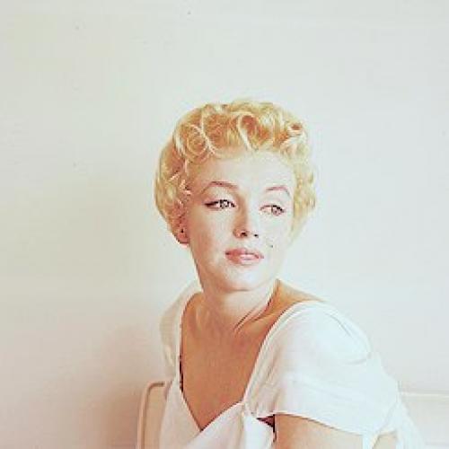 Мэрилин Монро сфотографирована Милтоном Грином в июне 1956 года. 05