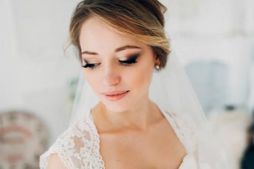 Милые невесты, совсем скоро сезон свадеб, а это значит что пора задуматься о вашем незабываемом свадебном образе. 02