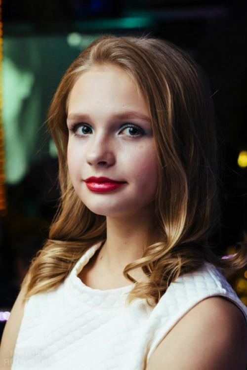 Милые девушки?  Сертифицированному мастеру для пополнения портфолио требуются модели на макияж, прически, ламинирование волос. 03