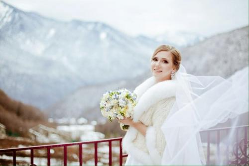 Милые девушки!  Меня зовут - Лидия, хочу предложить вам услуги стилиста - визажиста. 02