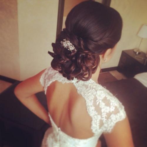 Всегда доступна услуга нашей студии Невеста услуги косметолога, прическа, свадебный макияж и свадебный маникюр, любой сложности. 04