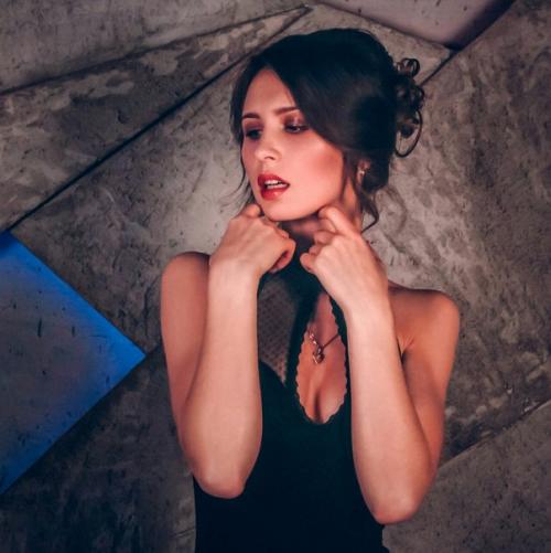 Здравствуйте?  Меня зовут Светлана, я профессиональный стилист - визажист c опытом работы более 2, 5 лет. 08