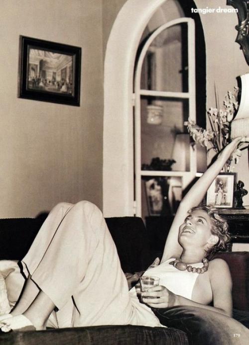 Модель Элейн Ирвин в фотоистории Мечта о Танжере для журнала Voque, январь 1990 года. 05
