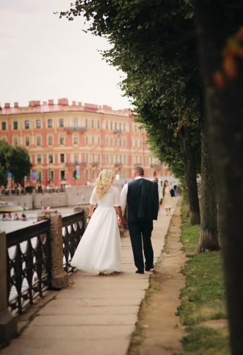 - Создание причёски и макияжа.  