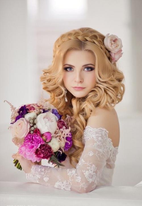 Всегда доступна услуга нашей студии Невеста услуги косметолога, прическа, свадебный макияж и свадебный маникюр, любой сложности. 05