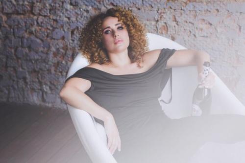 Дорогие девушки!  Я сертифицированный мастер и предлагаю услуги визажиста - бровиста и стилиста по причёскам! 03