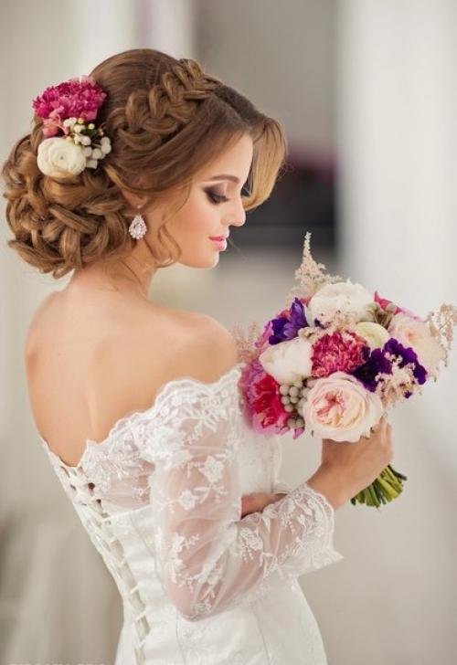 Всегда доступна услуга нашей студии Невеста услуги косметолога, прическа, свадебный макияж и свадебный маникюр, любой сложности. 02