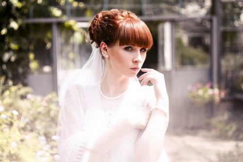 Я могу создать для вас неповторимый образ на любое торжество с помощью прически и макияжа с профессиональным подходом! 02