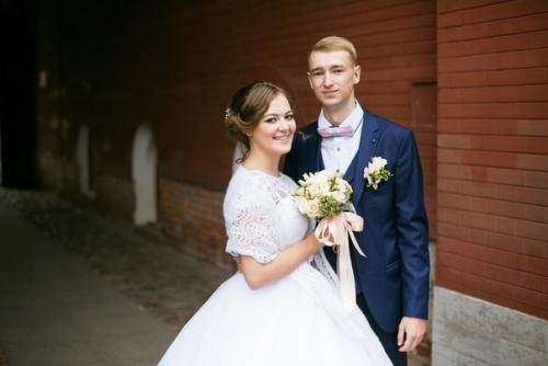 Здравствуйте?  Меня зовут Светлана, я профессиональный стилист - визажист c опытом работы более 2, 5 лет. 06