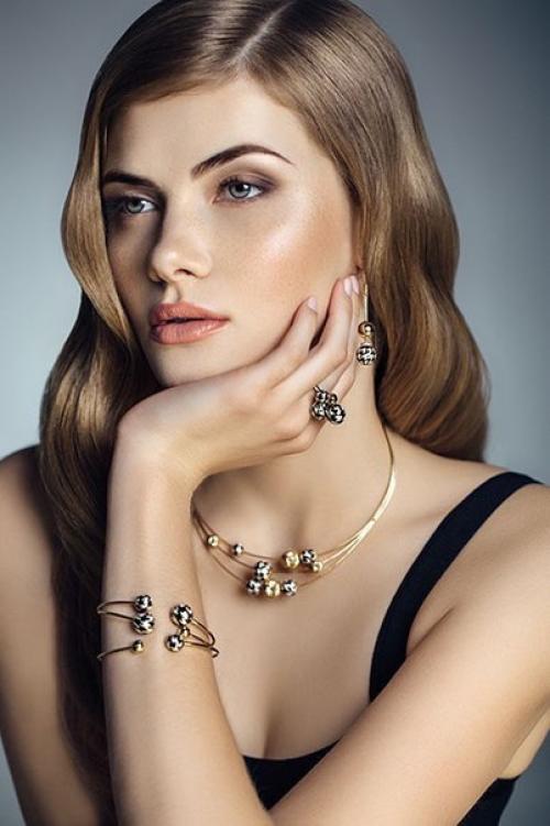 Милые девушки!  Меня зовут - Лидия, хочу предложить вам услуги стилиста - визажиста. 04