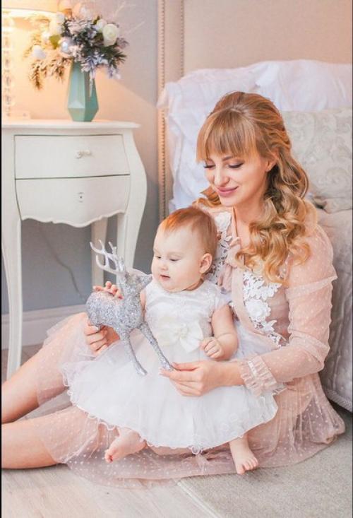 Добрый вечер?  Я стилист - визажист, могу сделать вам или вашей модели макияж/прическа/образ на любое мероприятие или фотосессию! 06