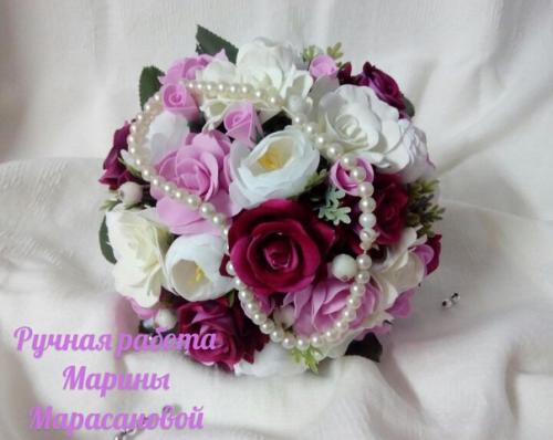 У невесты, готовящейся к свадьбе, много забот: и платье подобрать, и туфли, и прическу придумать, и макияж сделать. 03