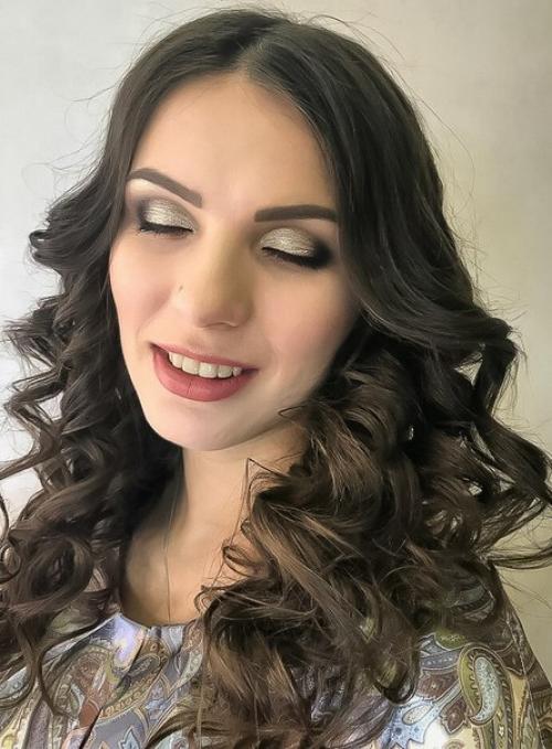 Здравствуйте?  Меня зовут Светлана, я профессиональный стилист - визажист c опытом работы более 2, 5 лет. 05