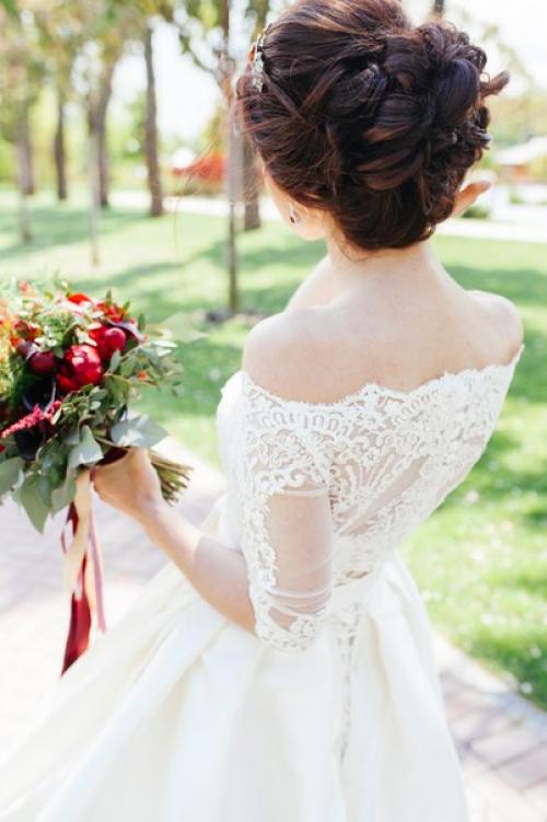 Милые невесты, совсем скоро сезон свадеб, а это значит что пора задуматься о вашем незабываемом свадебном образе. 03