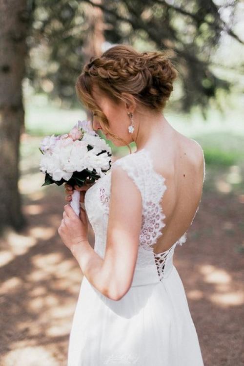 Милые невесты, совсем скоро сезон свадеб, а это значит что пора задуматься о вашем незабываемом свадебном образе. 05