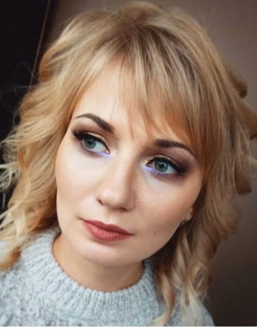 У нас можно забронировать мастеров на макияж и причёски на свадьбы! 04