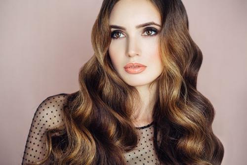 Милые девушки!  Меня зовут - Лидия, хочу предложить вам услуги стилиста - визажиста. 05