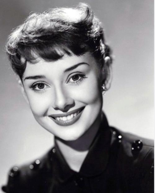 В истории моды есть легендарные женщины, которых не зря называют Иконы Стиля: Одри Хепберн, Марлен Дитрих, Мэрилин Монро …. 03 В истории моды есть легендарные женщины, которых не зря называют Иконы Стиля: Одри Хепберн, Марлен Дитрих, Мэрилин Монро …. 03