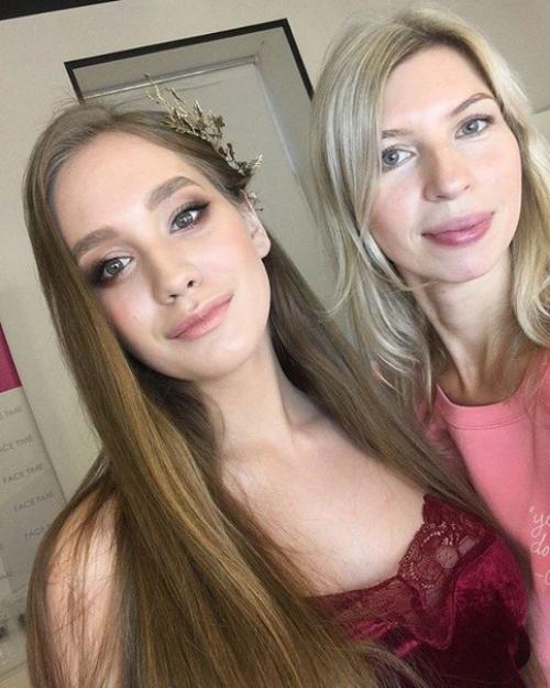 Как известно, привлекательность женщины зависит не только от природных данных. 01