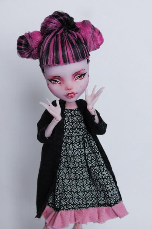 7/30.   Продам ооак из дракулауры (Monsters Exchange. 01