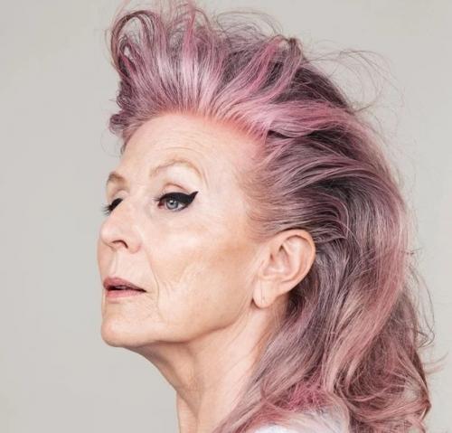 Яркие волосы у взрослых женщин: странная чудинка или смелый эксперимент. 02 Яркие волосы у взрослых женщин: странная чудинка или смелый эксперимент. 02