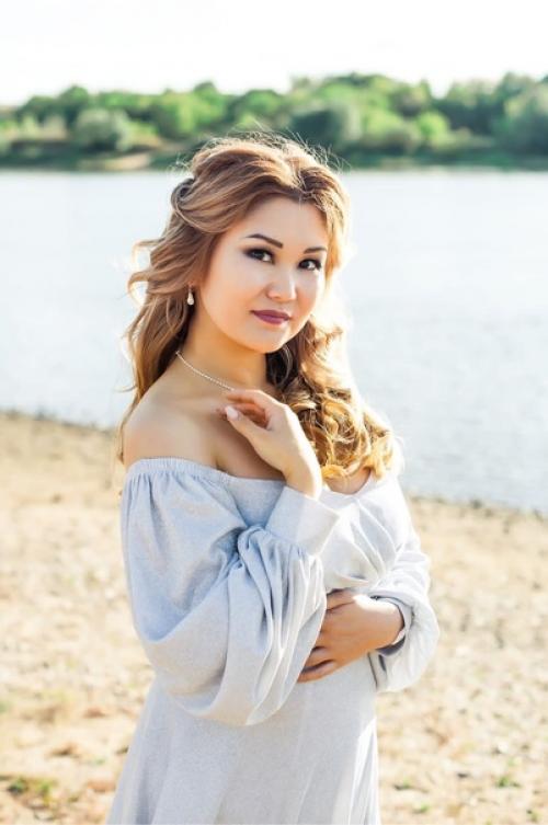 Месяц назад собирала невесту макияж+ прическа, выкладываю фотки только сейчас. 01