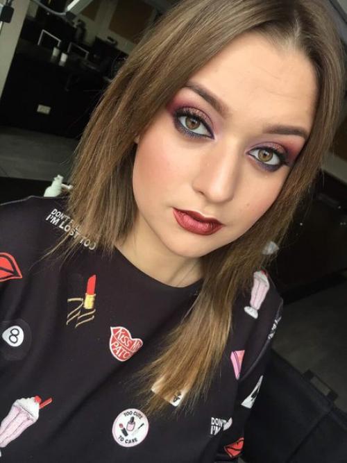 Милые девушки, я решила раскрасить эту осень и подарить участницам группы возможность получить бесплатный макияж или прическу. 01