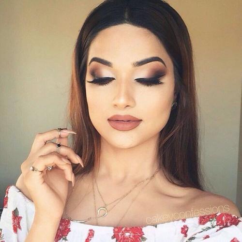 Полная программа базового курса для начинающих в индустрии от руководителя академии перманентного макияжа Solo Алины Соловьевой в декабре! 02