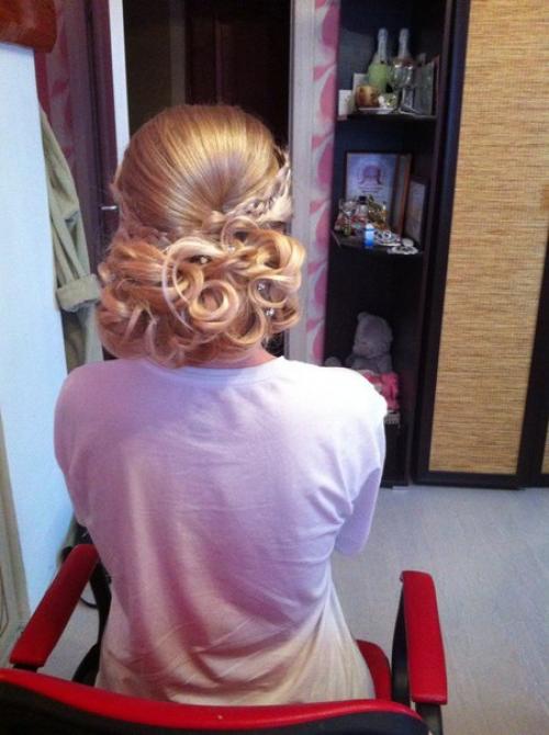 Mилые, девушки.  Буду рада предложить вам свои услуги, свадебного стилиста, визажиста. 08