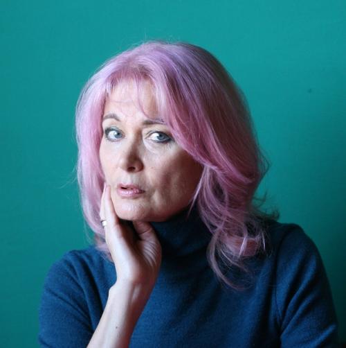 Яркие волосы у взрослых женщин: странная чудинка или смелый эксперимент. 01 Яркие волосы у взрослых женщин: странная чудинка или смелый эксперимент. 01