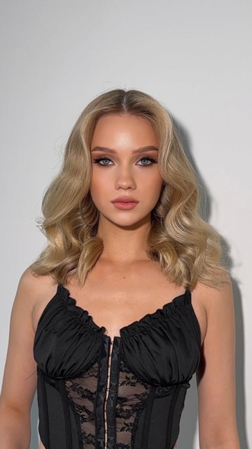 Добрый день, меня зовут Лиза, я проф. 02