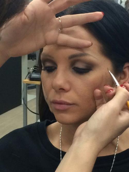 Mилые, девушки.  Буду рада предложить вам свои услуги, свадебного стилиста, визажиста. 09