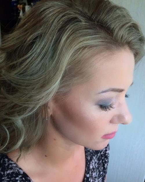 Девушки?  Предлагаю вам свои услуги по созданию укладок и причесок любой сложности, а так же макияж? 01