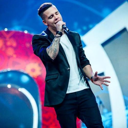 Часть 12. Удостоверившись в том, что девушка вошла, он поехал обратно к ребятам. 01