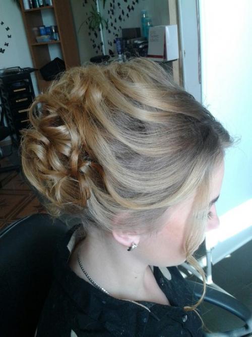 Милые?  Выпускницы!  Запись на прическу и макияж на выпускные вечера началась! 02