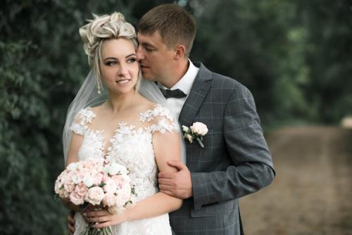 Свадебный стилист - это не только профессионал в создании сложных причесок и шикарного макияжа, это и художник, и психолог. 02