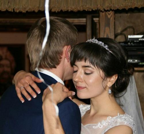 Mилые, девушки.  Буду рада предложить вам свои услуги, свадебного стилиста, визажиста. 07