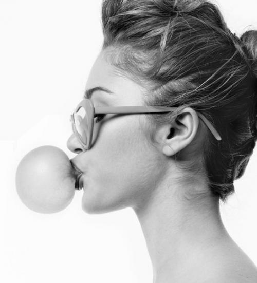 Модель для создания игривого образа с жвачкой ищу? 02